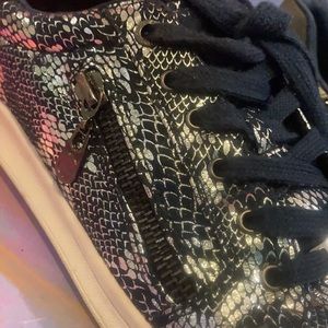 Guess sneakers. Women’s 9 snake print used